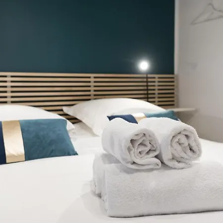 Dify Quatre Chapeaux - Centre Apartment